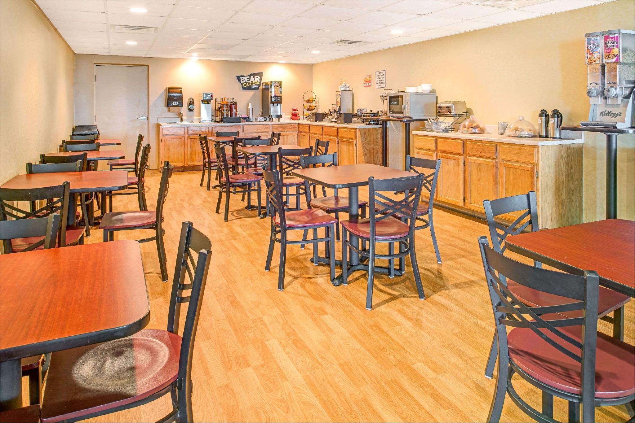 Travelodge By Wyndham Lincoln Airport I-80 Ngoại thất bức ảnh